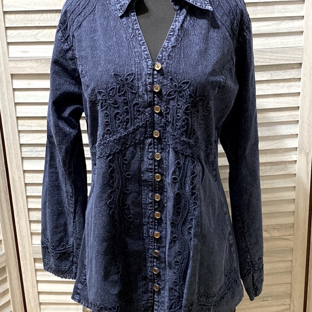 Caamano Peruvian acid washed soutache trimmed top in dark navy denim wash